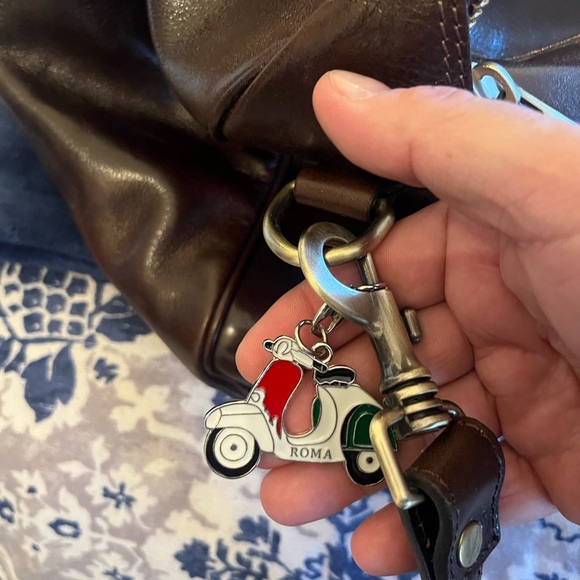 Beautiful Italian-made in Florence, Italy travel bag with fine leather. 🇮🇹 - Picture 9 of 10